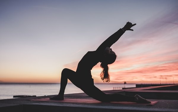 Définition et philosophie du yoga : une ancienne réponse aux problèmes modernes